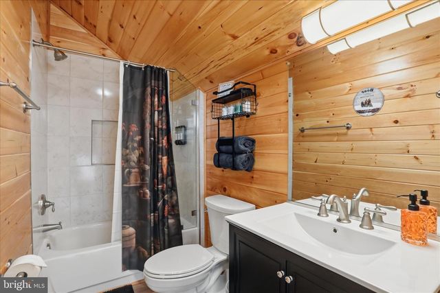 432 LOST POINT LN, Berkeley Springs, WV 25411
