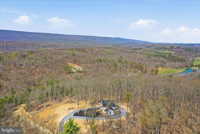 432 LOST POINT LN, Berkeley Springs, WV 25411