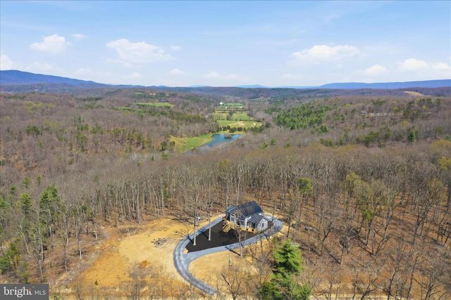 432 LOST POINT LN, Berkeley Springs, WV 25411