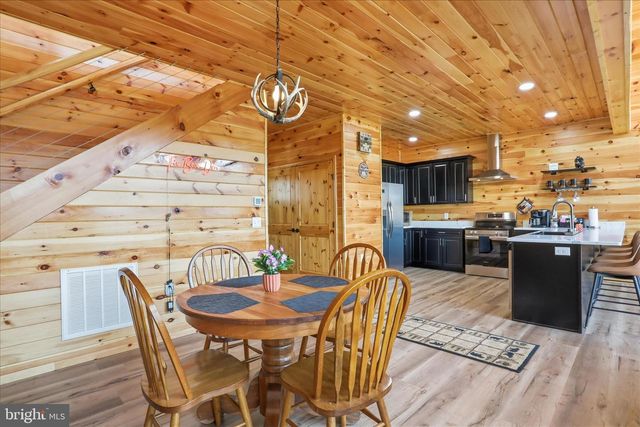 432 LOST POINT LN, Berkeley Springs, WV 25411