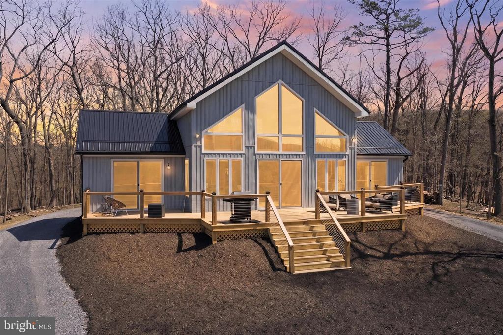 432 LOST POINT LN, Berkeley Springs, WV 25411
