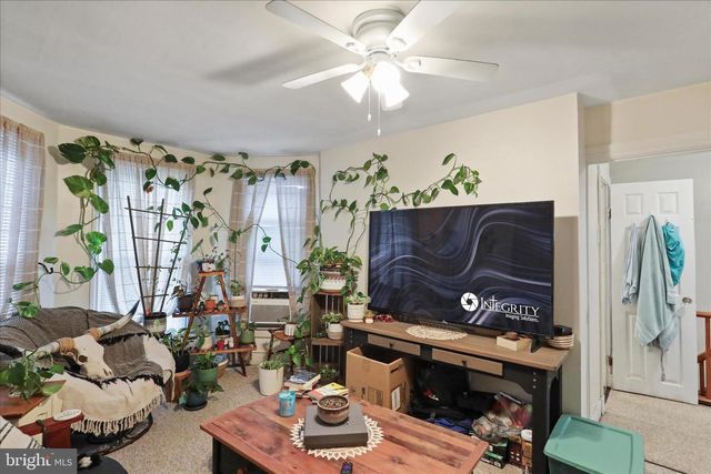 26 E E MADISON STREET, Greencastle, PA 17225