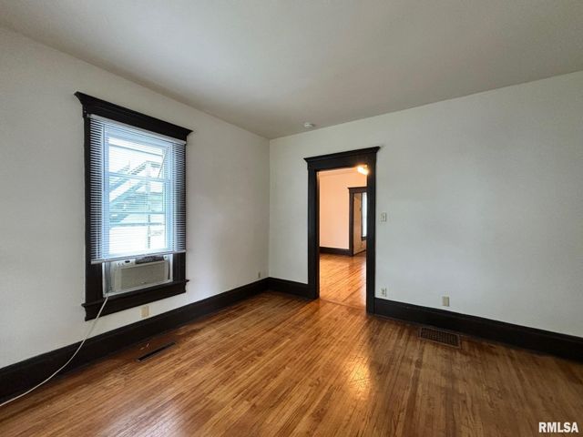 1038 N 1ST Street, Springfield, IL 62702