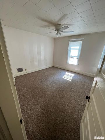 1038 N 1ST Street, Springfield, IL 62702