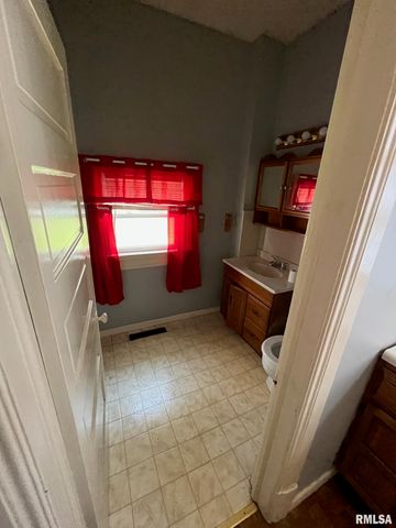 1038 N 1ST Street, Springfield, IL 62702