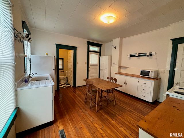 1038 N 1ST Street, Springfield, IL 62702