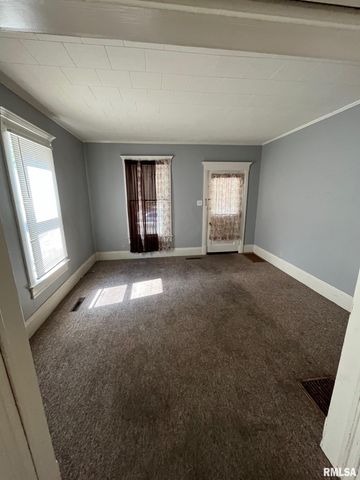 1038 N 1ST Street, Springfield, IL 62702