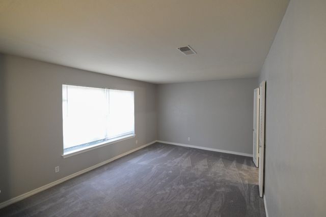 614 N Young Boulevard, Desoto, TX 75115