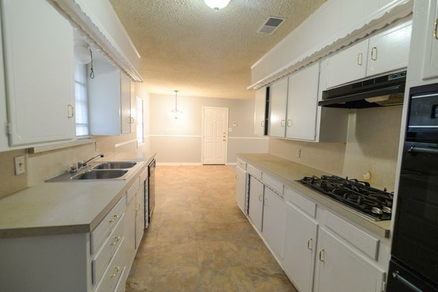 614 N Young Boulevard, Desoto, TX 75115