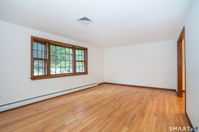 182 Valley View Road, Manchester, CT 06040