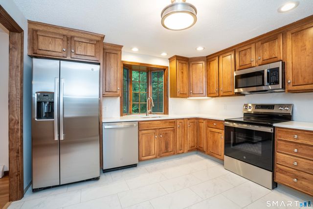182 Valley View Road, Manchester, CT 06040