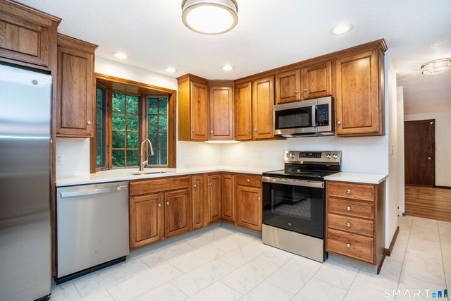 182 Valley View Road, Manchester, CT 06040