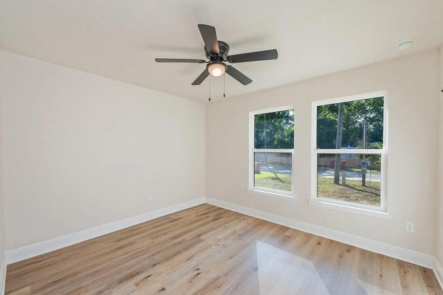 693 E Bowers Avenue, Crestview, FL 32539