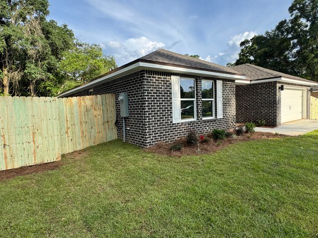 693 E Bowers Avenue, Crestview, FL 32539