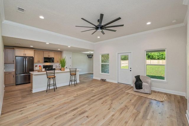 693 E Bowers Avenue, Crestview, FL 32539