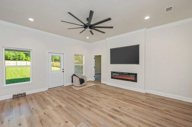 693 E Bowers Avenue, Crestview, FL 32539