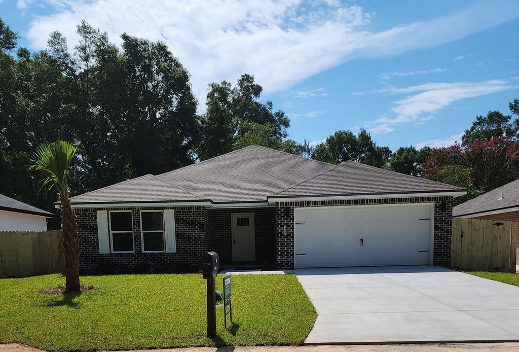 693 E Bowers Avenue, Crestview, FL 32539