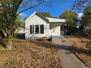 617 W HANSSLER Place, Peoria, IL 61604