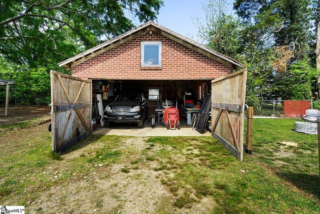 501 N Adair Street, Clinton, SC 29325
