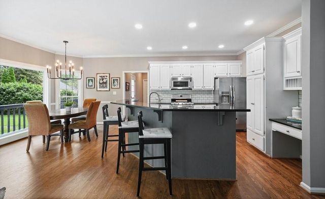 1011 Fairway Valley Drive, Woodstock, GA 30189