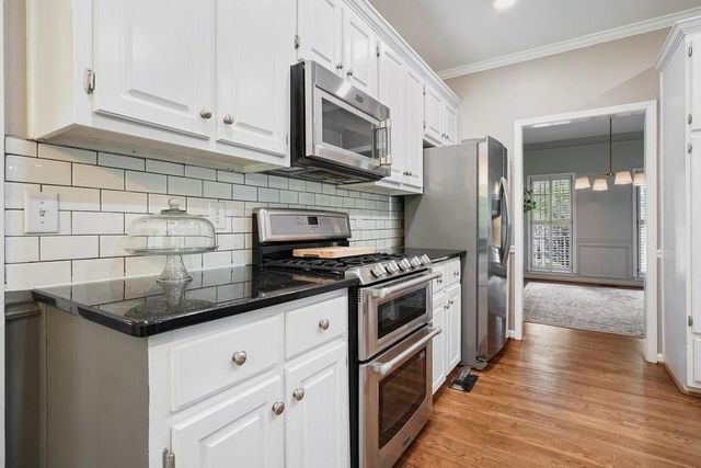 1011 Fairway Valley Drive, Woodstock, GA 30189