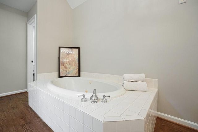 1011 Fairway Valley Drive, Woodstock, GA 30189