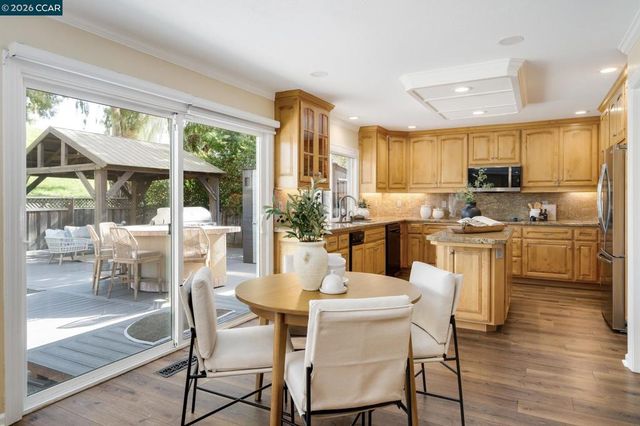 855 Columbine Ct, Danville, CA 94526