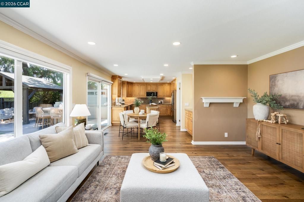 Image 13 of property listing at 855 Columbine Ct, Danville, CA 94526