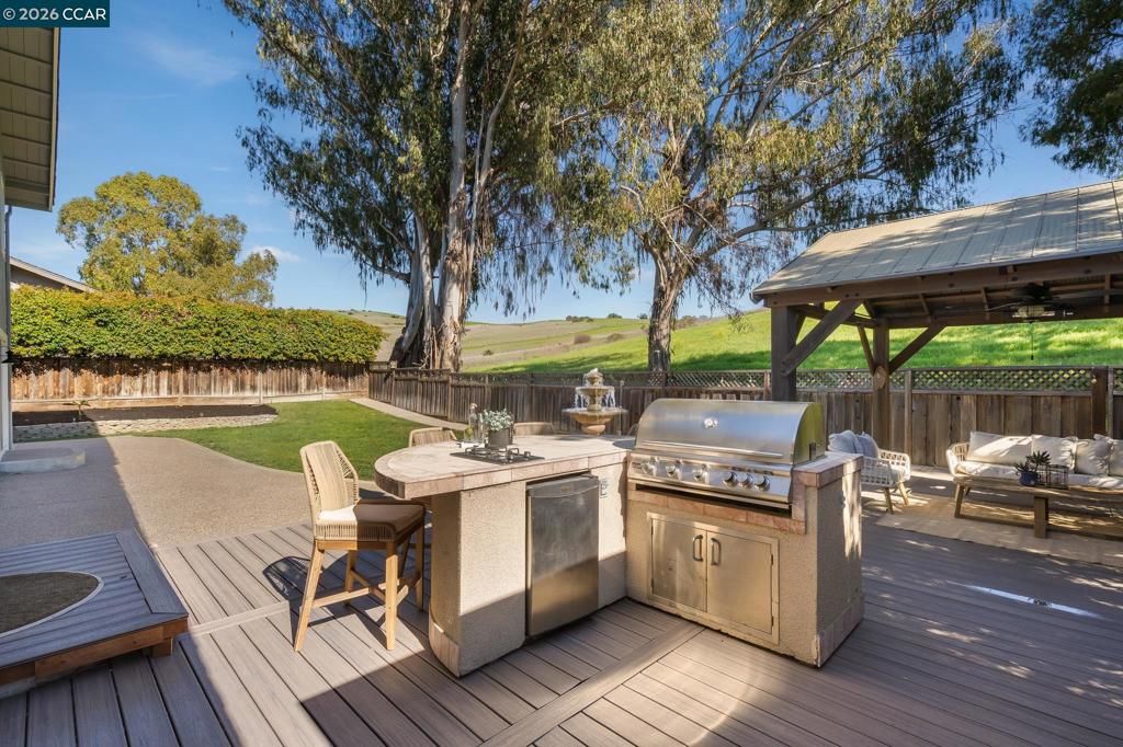 Image 21 of property listing at 855 Columbine Ct, Danville, CA 94526