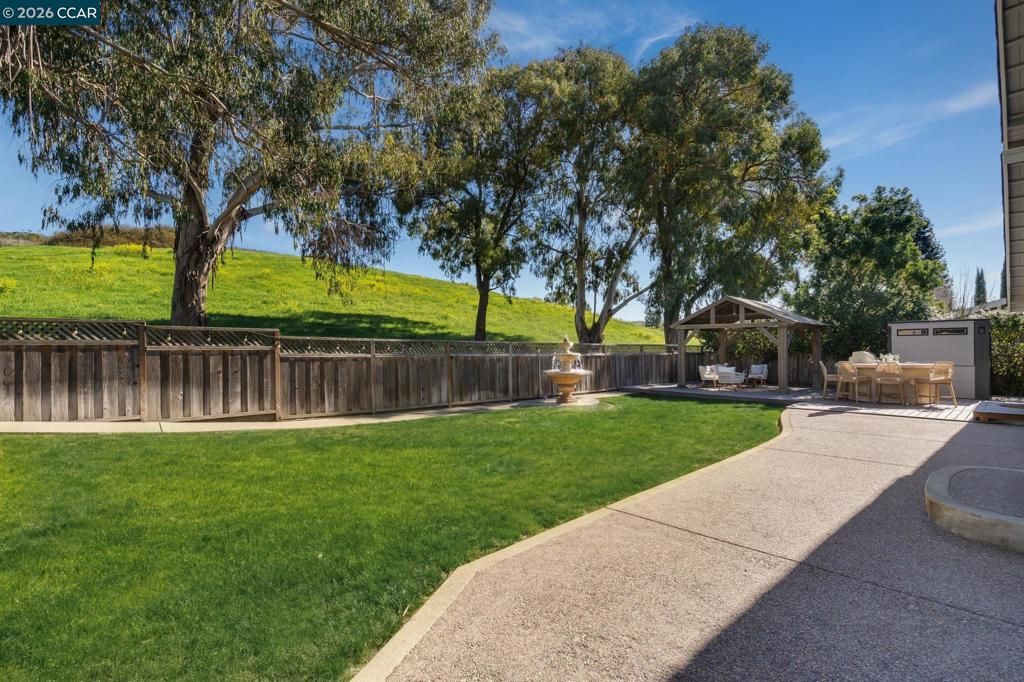 Image 23 of property listing at 855 Columbine Ct, Danville, CA 94526