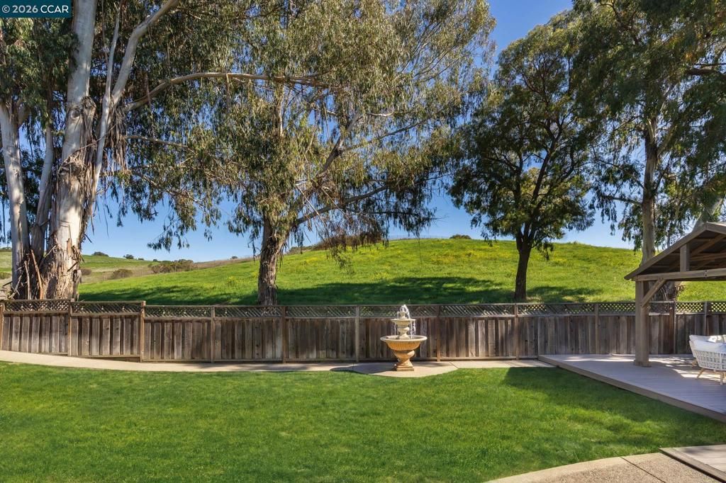 Image 24 of property listing at 855 Columbine Ct, Danville, CA 94526