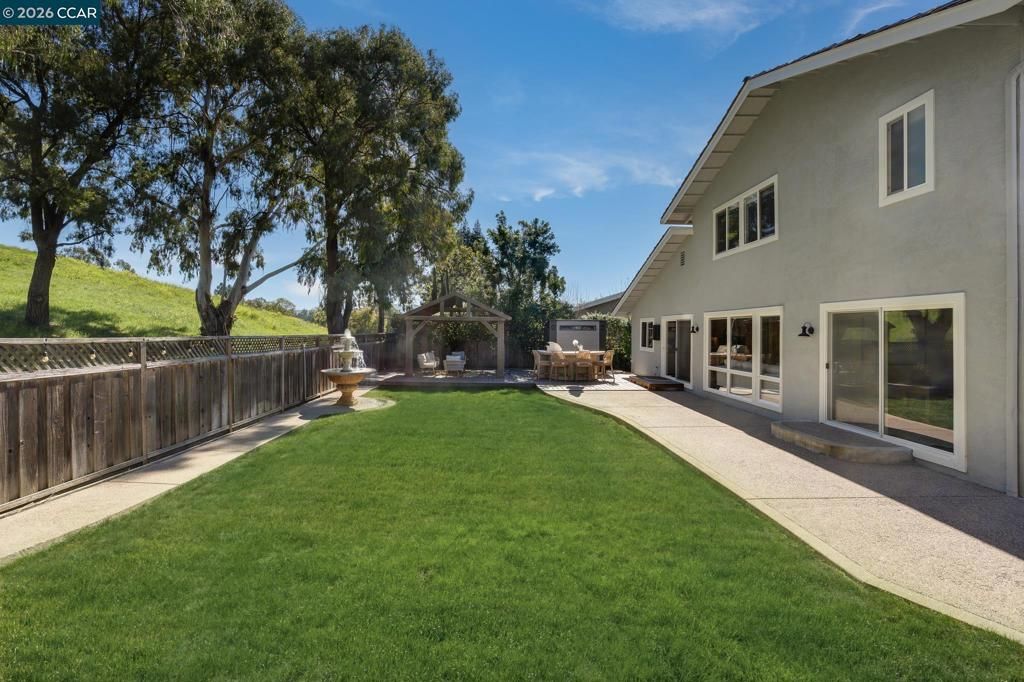 Image 25 of property listing at 855 Columbine Ct, Danville, CA 94526