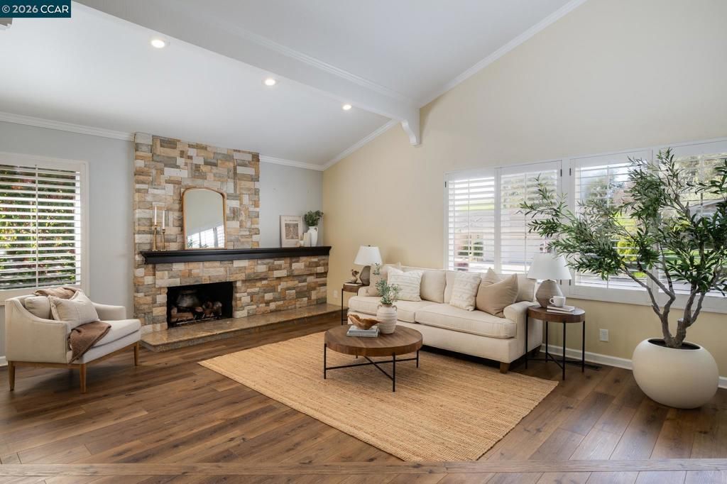 Image 3 of property listing at 855 Columbine Ct, Danville, CA 94526