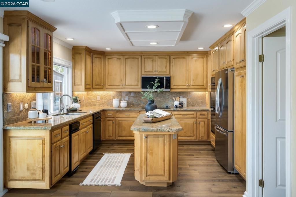 Image 9 of property listing at 855 Columbine Ct, Danville, CA 94526