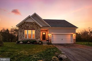 64 COOPER LN, Gettysburg, PA 17325