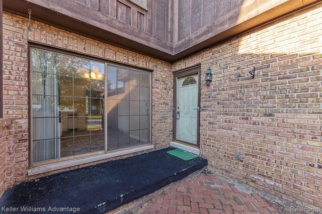 26692 Summerdale Drive, Southfield, MI 48033