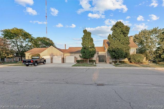 26692 Summerdale Drive, Southfield, MI 48033