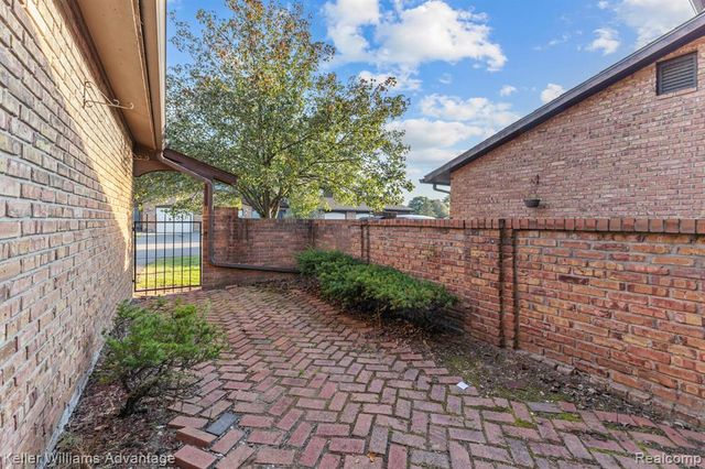 26692 Summerdale Drive, Southfield, MI 48033