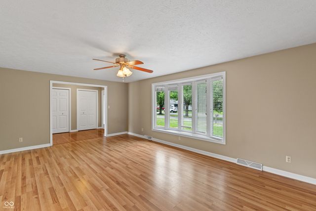 1031 Parkside Drive, Columbus, IN 47203