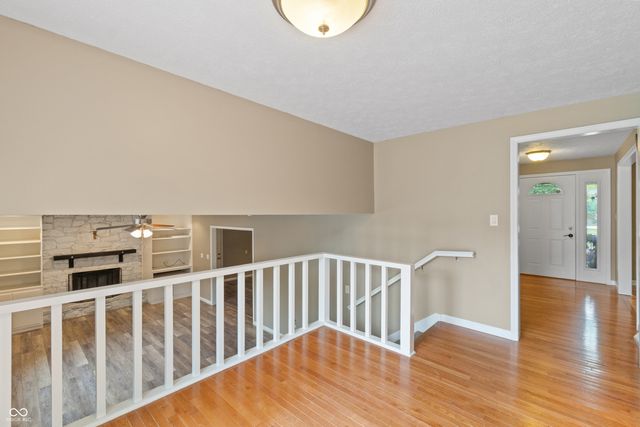 1031 Parkside Drive, Columbus, IN 47203