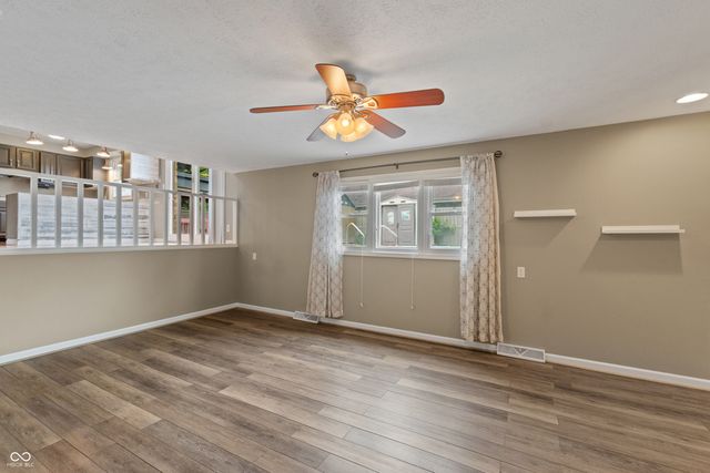 1031 Parkside Drive, Columbus, IN 47203