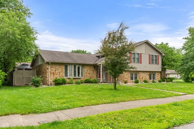 1031 Parkside Drive, Columbus, IN 47203