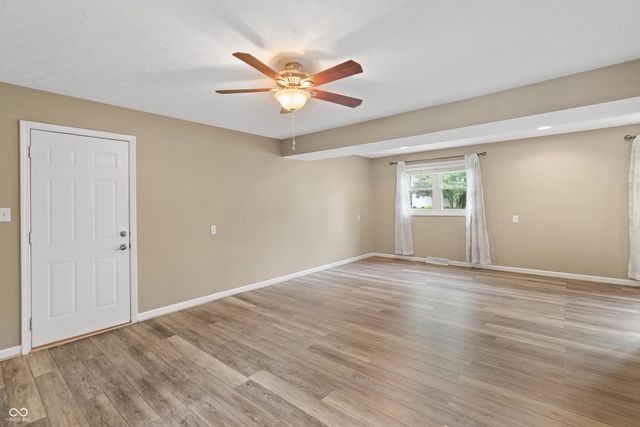 1031 Parkside Drive, Columbus, IN 47203