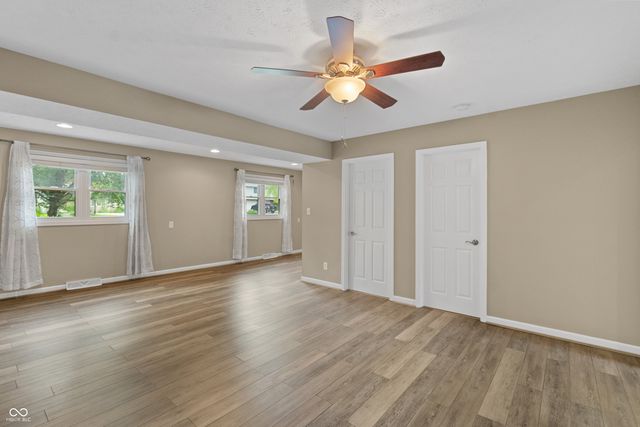 1031 Parkside Drive, Columbus, IN 47203