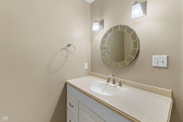 1031 Parkside Drive, Columbus, IN 47203