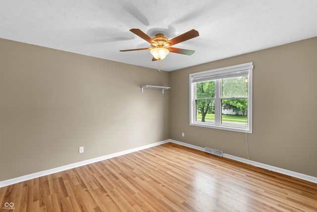 1031 Parkside Drive, Columbus, IN 47203