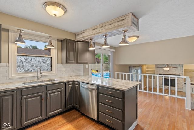 1031 Parkside Drive, Columbus, IN 47203