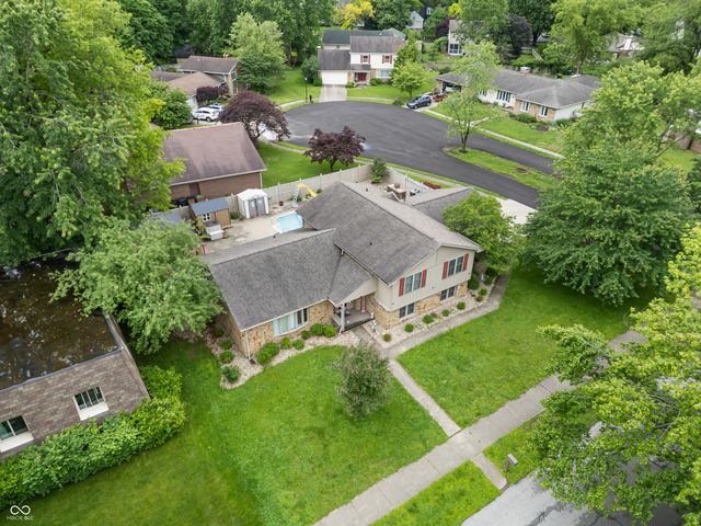 1031 Parkside Drive, Columbus, IN 47203