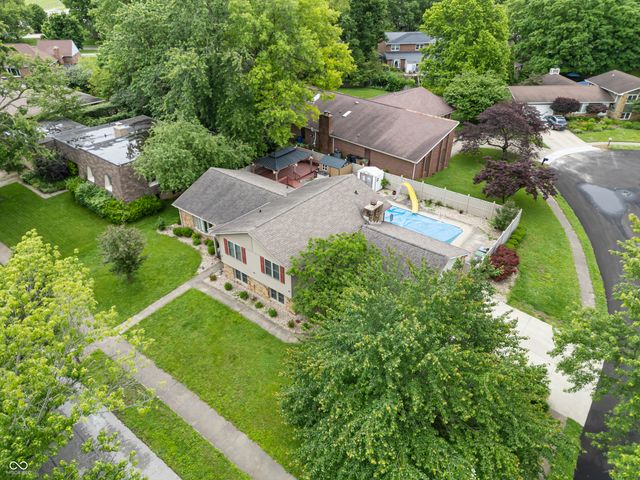 1031 Parkside Drive, Columbus, IN 47203