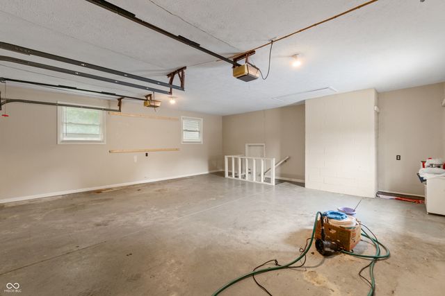 1031 Parkside Drive, Columbus, IN 47203